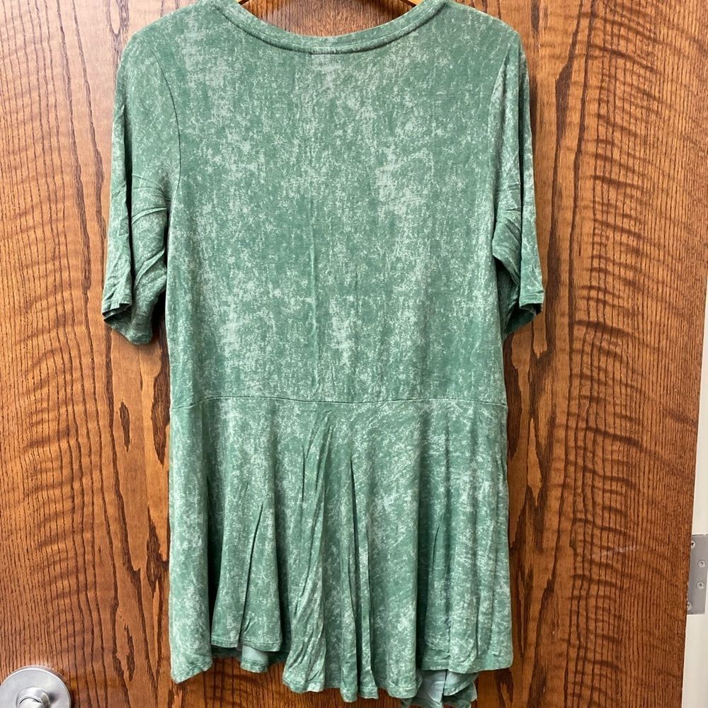 Logo lori‎ Goldstein green tie dye asymmetrical tunic top - Picture 7 of 8